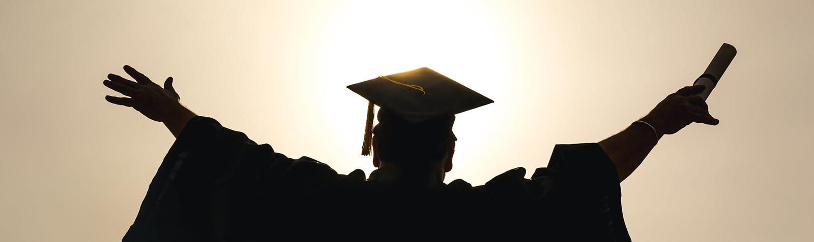 Icon representing graduate student support at Qatar University